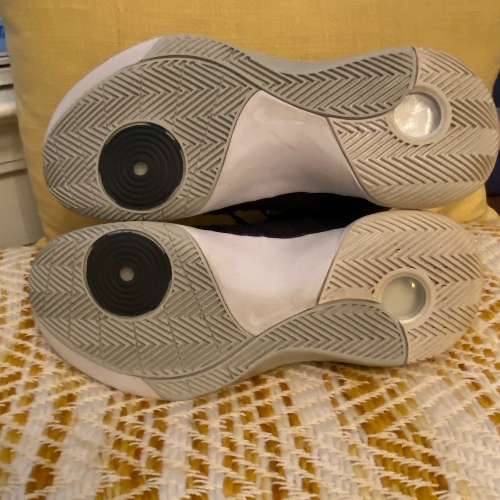 Nike Hyperdunk Shoed - image 5